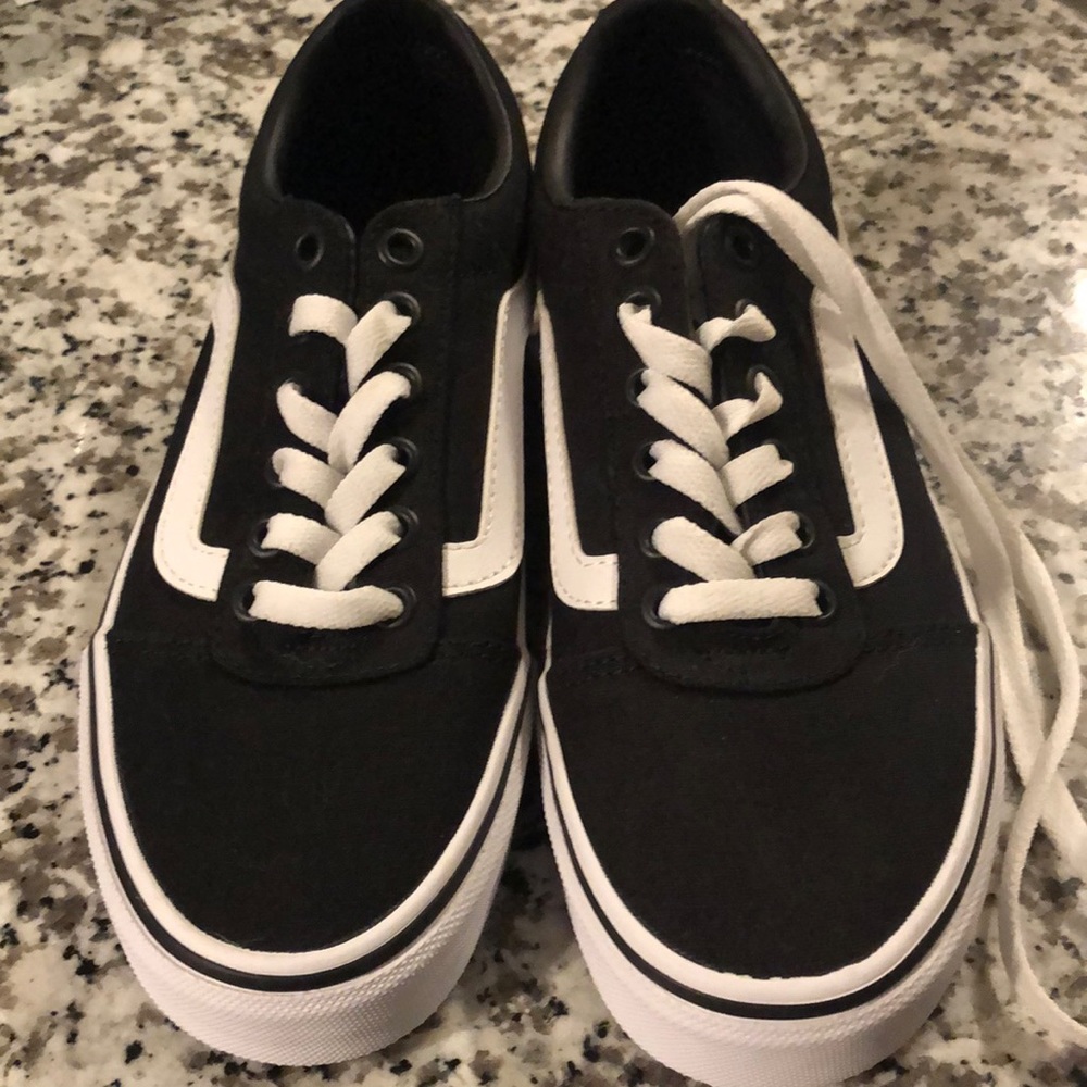 Womens Vans - Size 6 (Never worn)